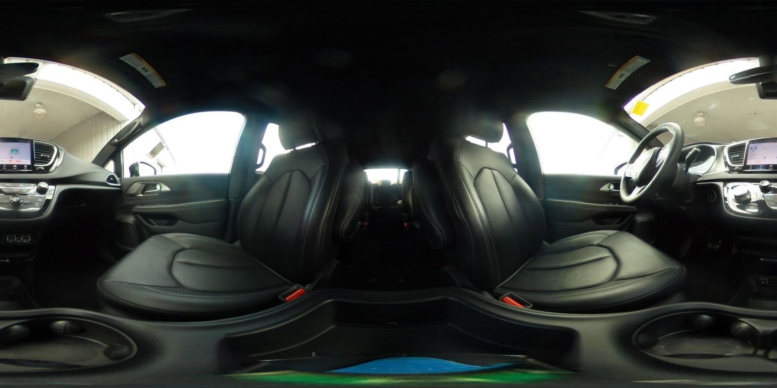 Used 2025 Chrysler Pacifica Select image 44