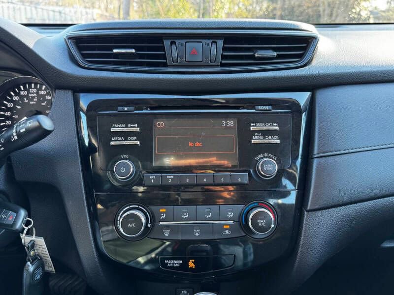 Used 2017 Nissan Rogue S FWD image 19