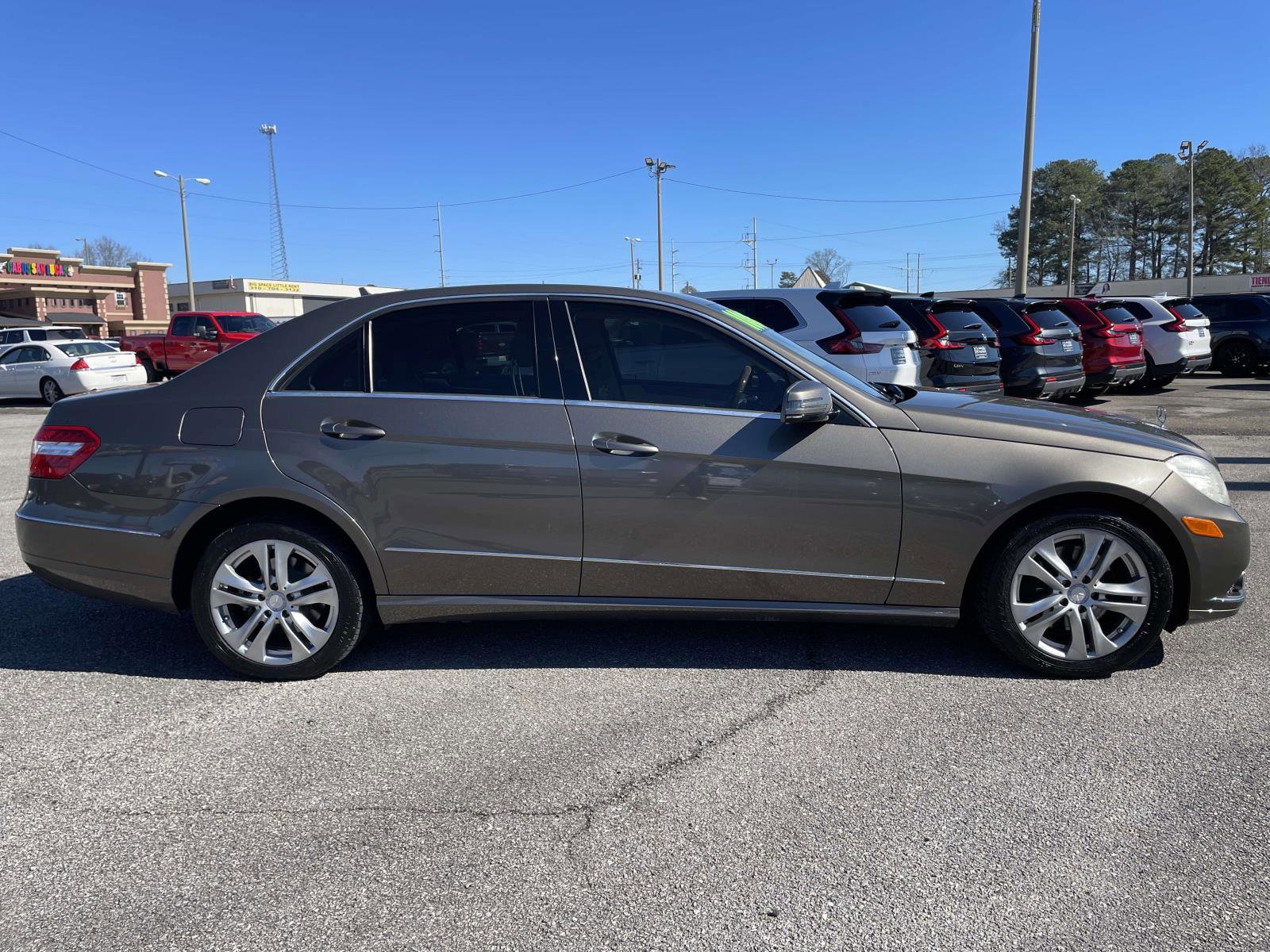 Used 2011 Mercedes-Benz E 350 4MATIC Sedan image 2