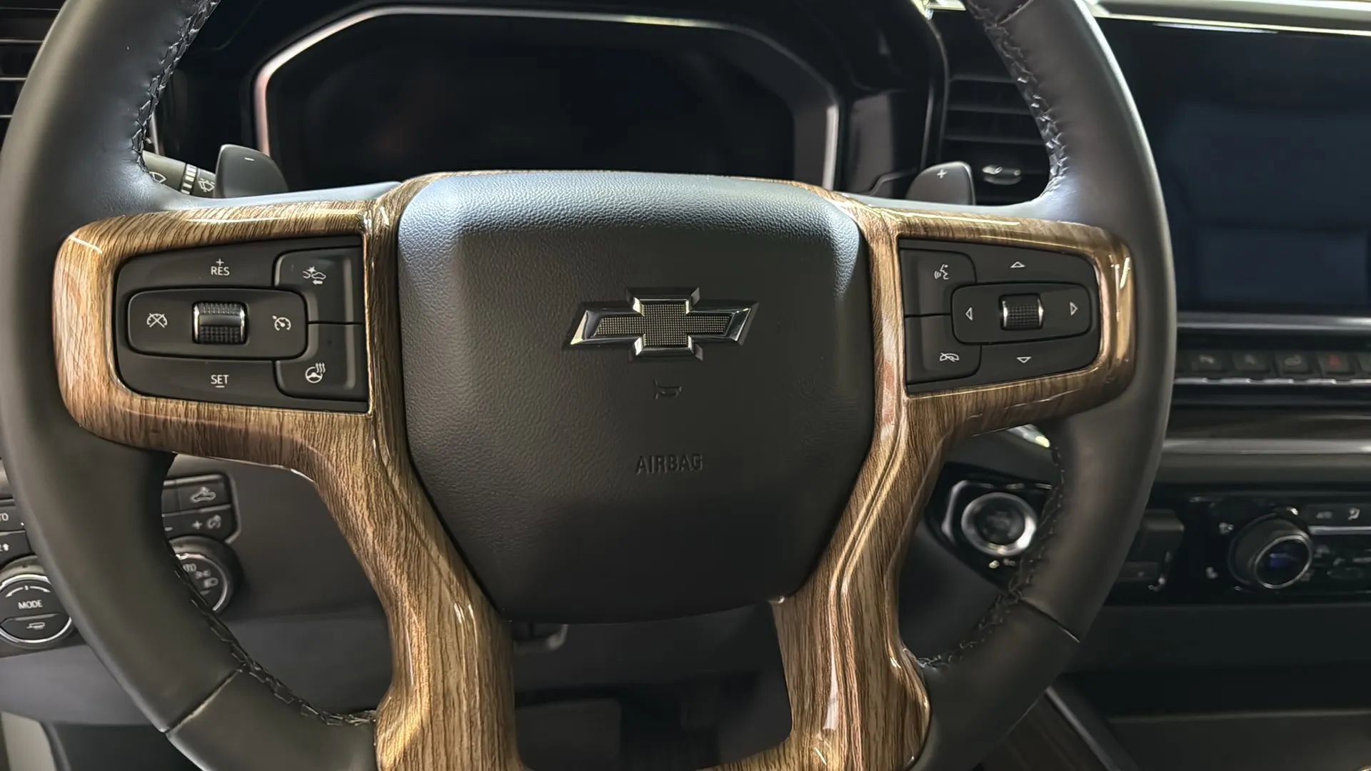 Used 2024 Chevrolet Silverado 1500 LT Trail Boss w/ LT Trail Boss Premium Package image 19