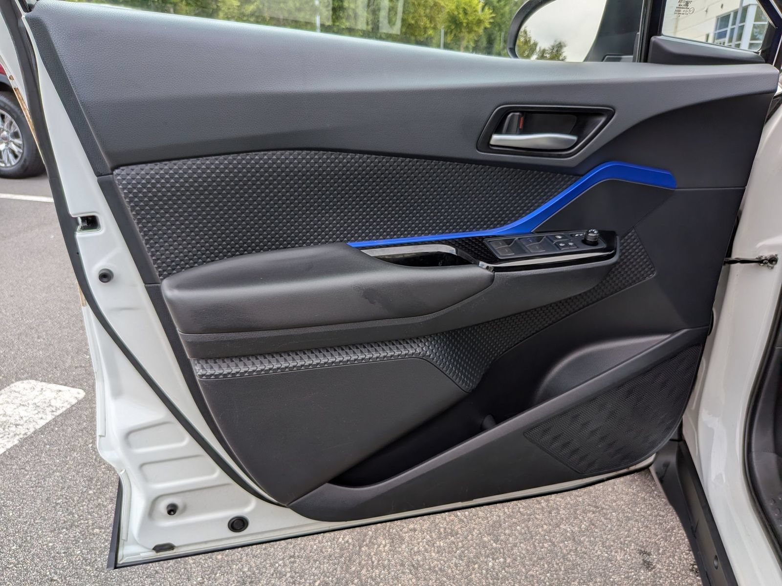 Used 2020 Toyota C-HR XLE FWD image 12