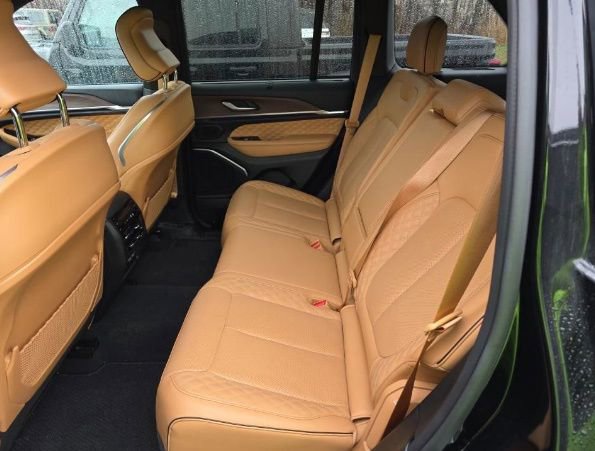 Used 2023 Jeep Grand Cherokee Summit w/ Luxury Tech Group V image 13