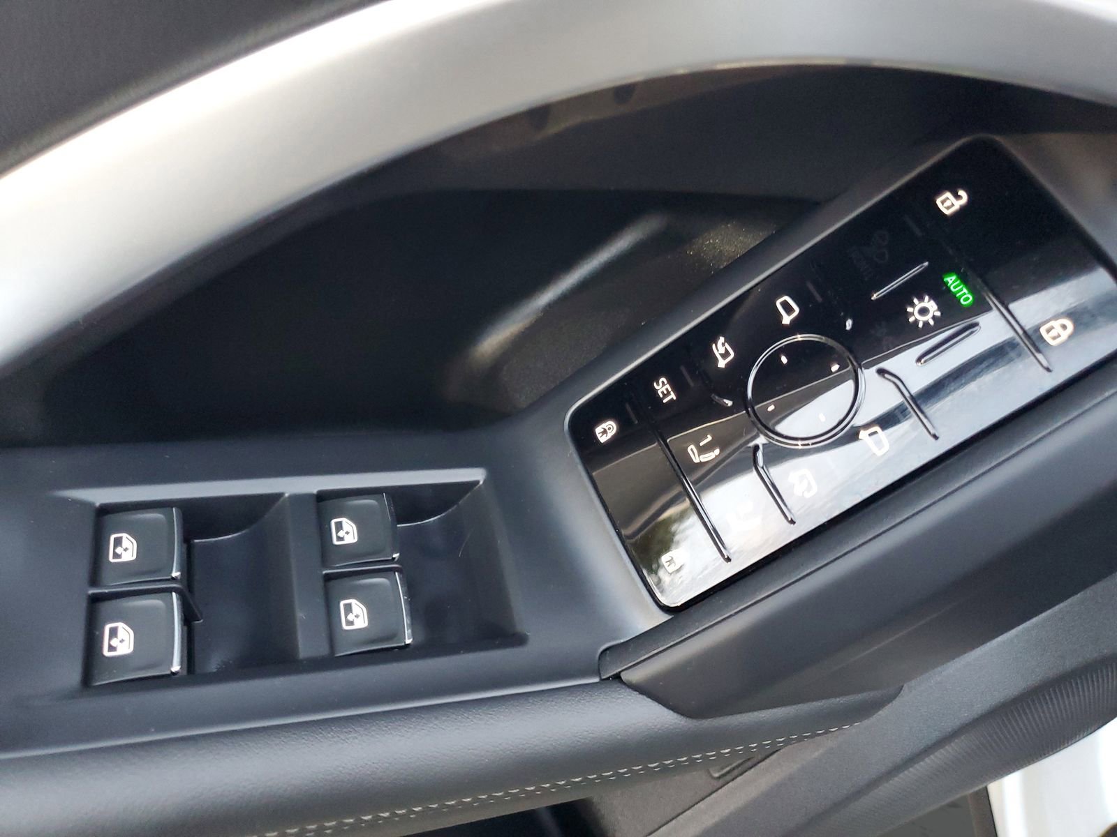 Used 2025 Audi Q5 Premium w/ Convenience Package image 21