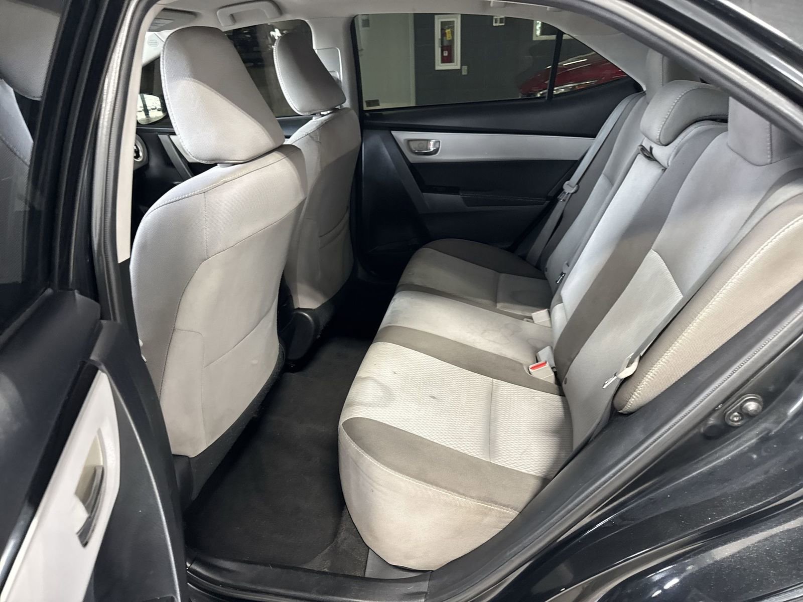 Used 2017 Toyota Corolla LE w/ Carpet Mat Package (TMS) FWD image 26