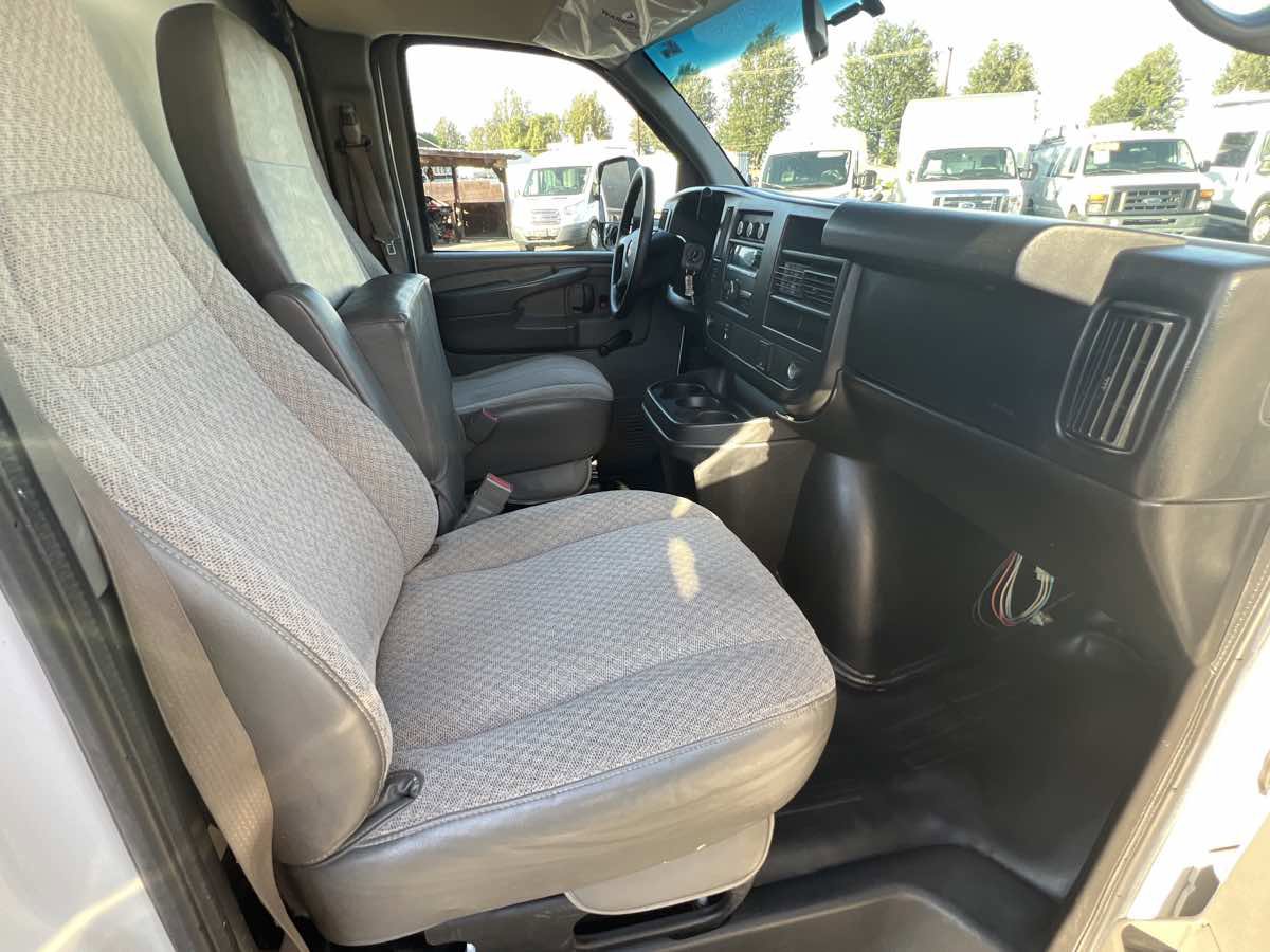 Used 2015 Chevrolet Express 3500 image 16