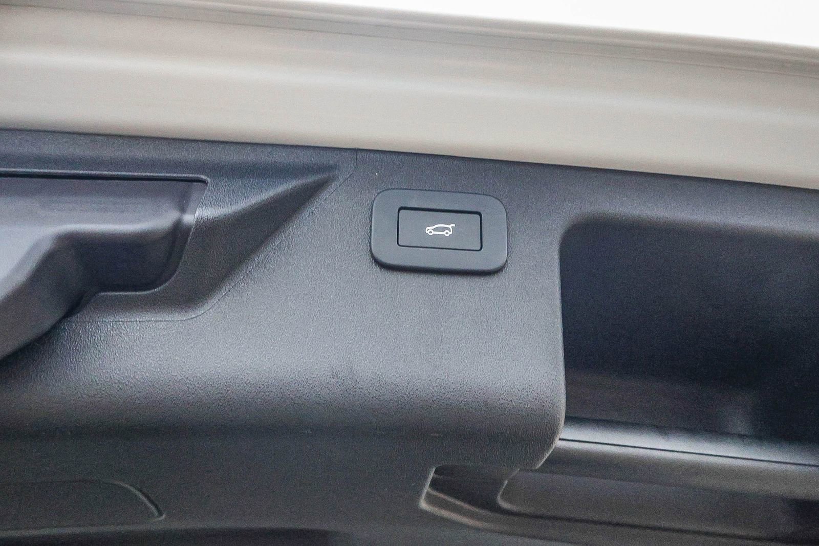 Used 2025 Land Rover Discovery Sport S image 27