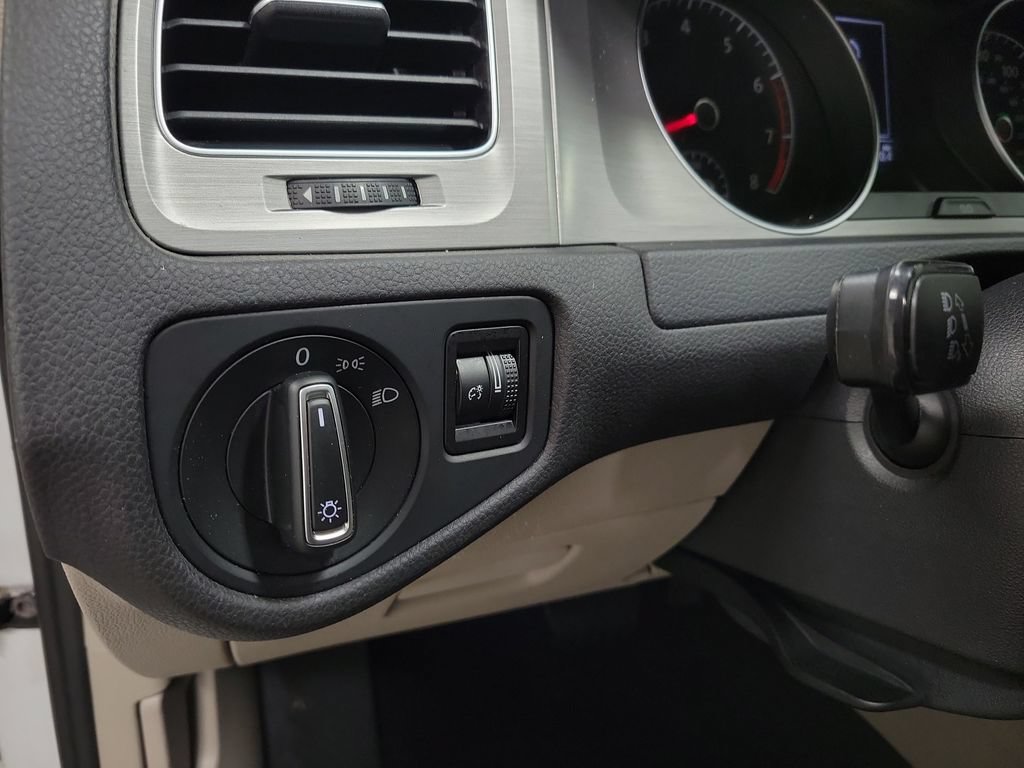 Used 2015 Volkswagen Golf S FWD image 18