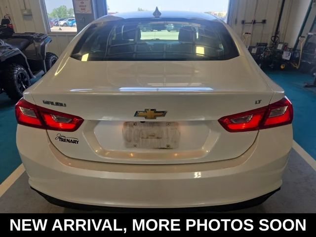 Used 2017 Chevrolet Malibu LT FWD image 2