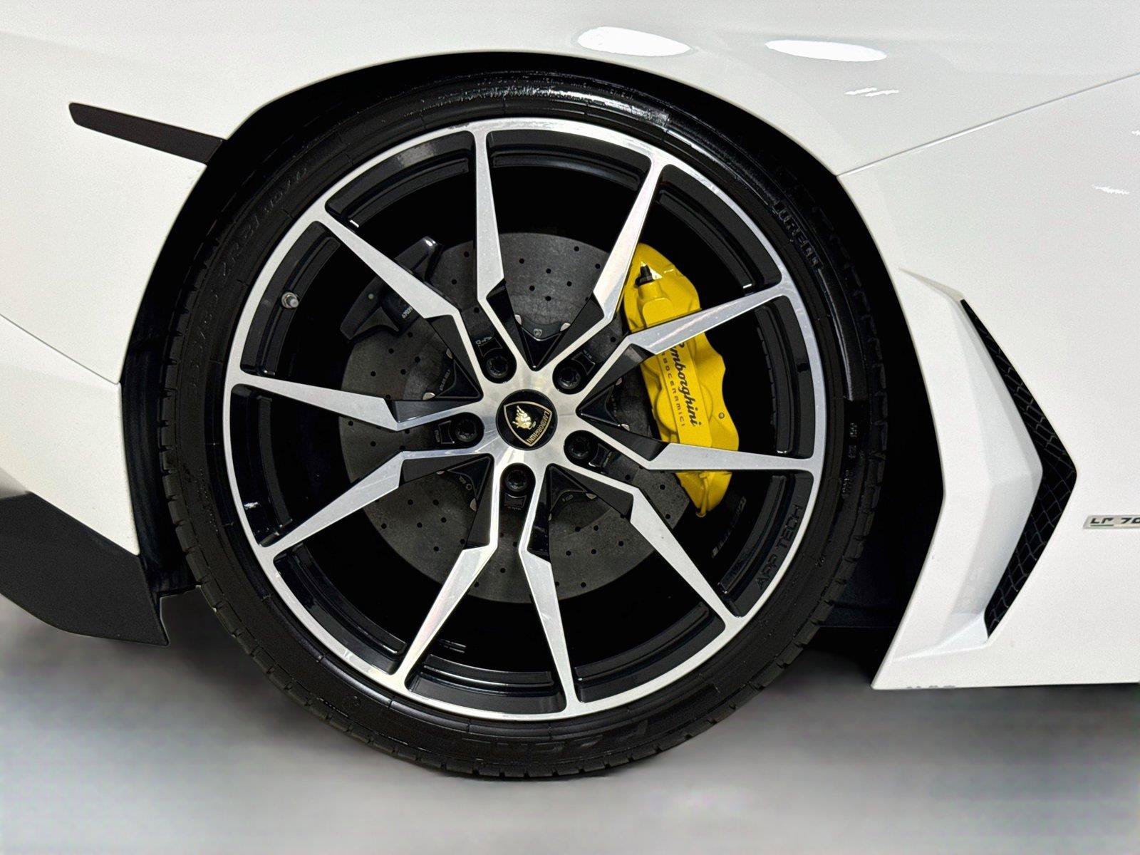 Used 2017 Lamborghini Aventador LP 700-4 AWD/4WD image 37