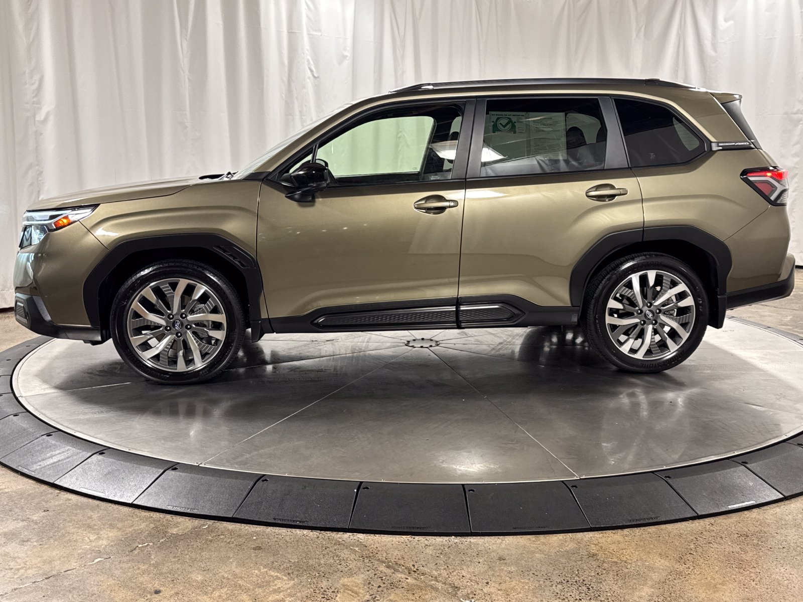 Used 2025 Subaru Forester Touring w/ Popular Package - Touring AWD/4WD image 8