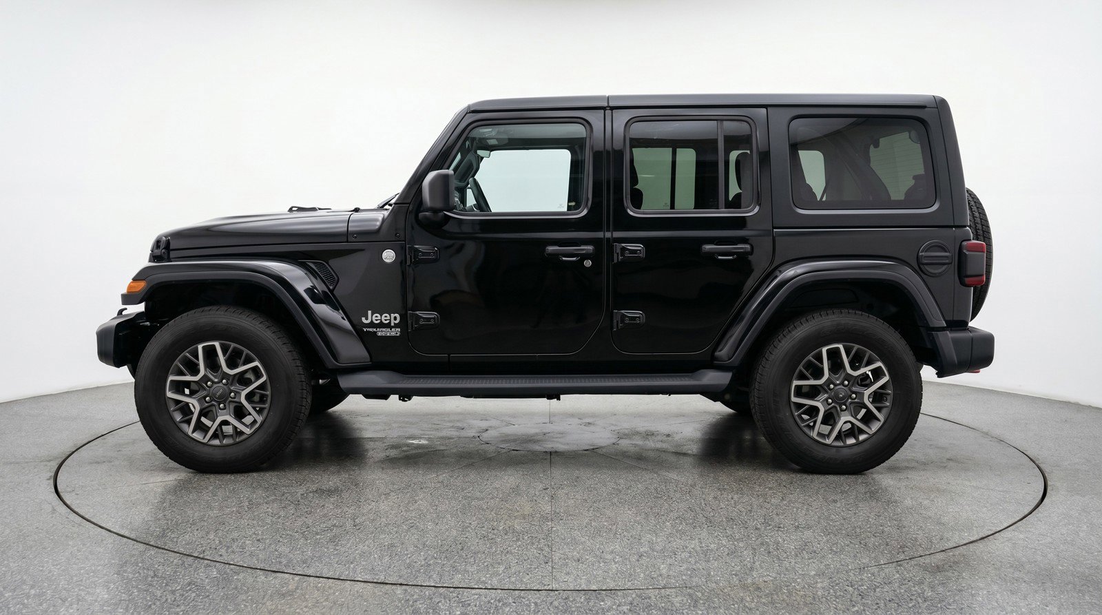 Used 2025 Jeep Wrangler Sahara image 5