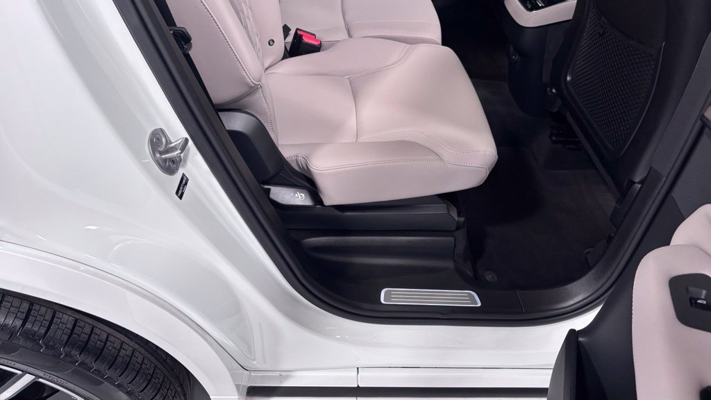 Certified 2026 Volvo XC90 B6 Plus AWD/4WD image 24