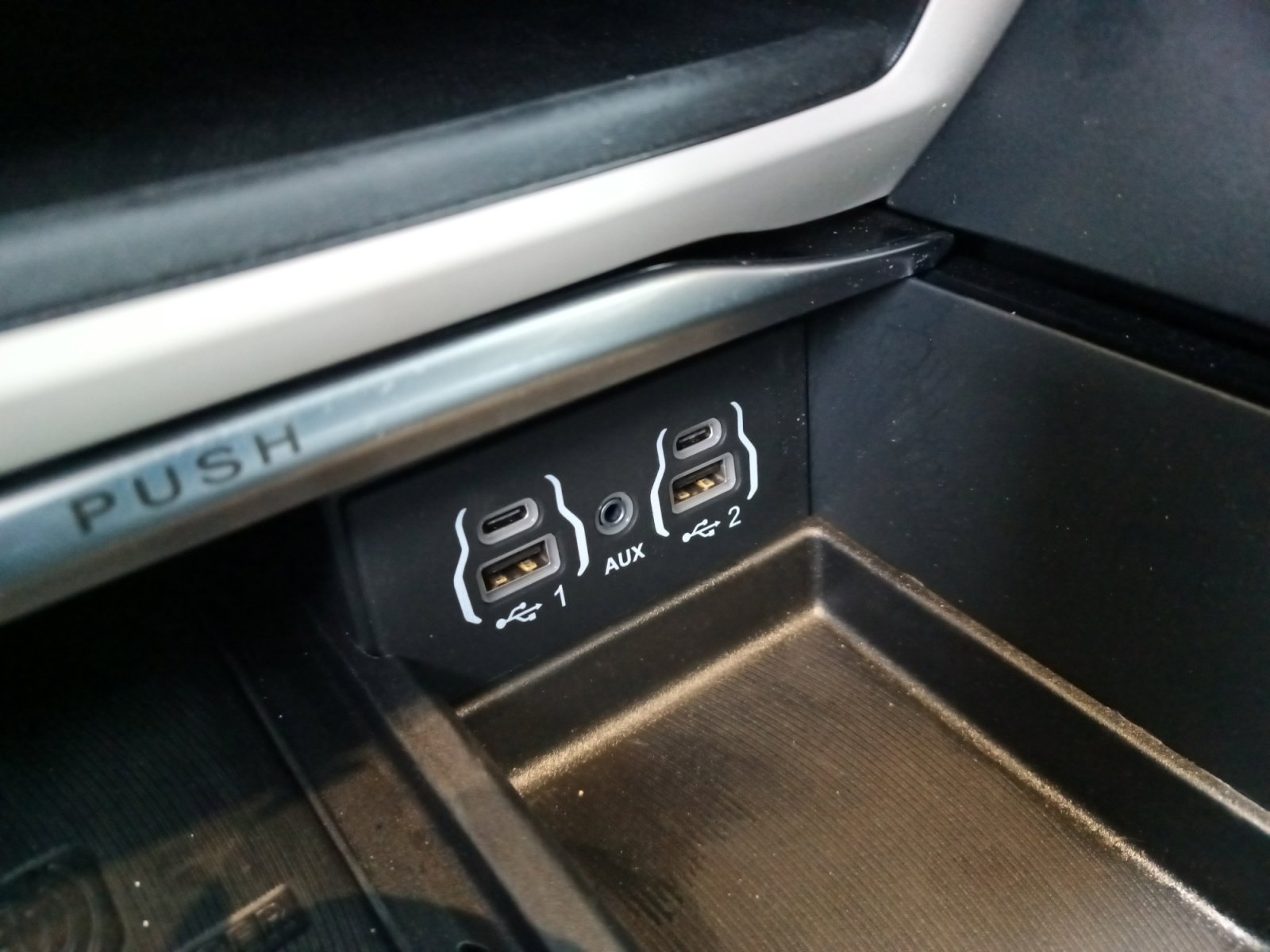 Used 2024 Chrysler Pacifica Limited image 17