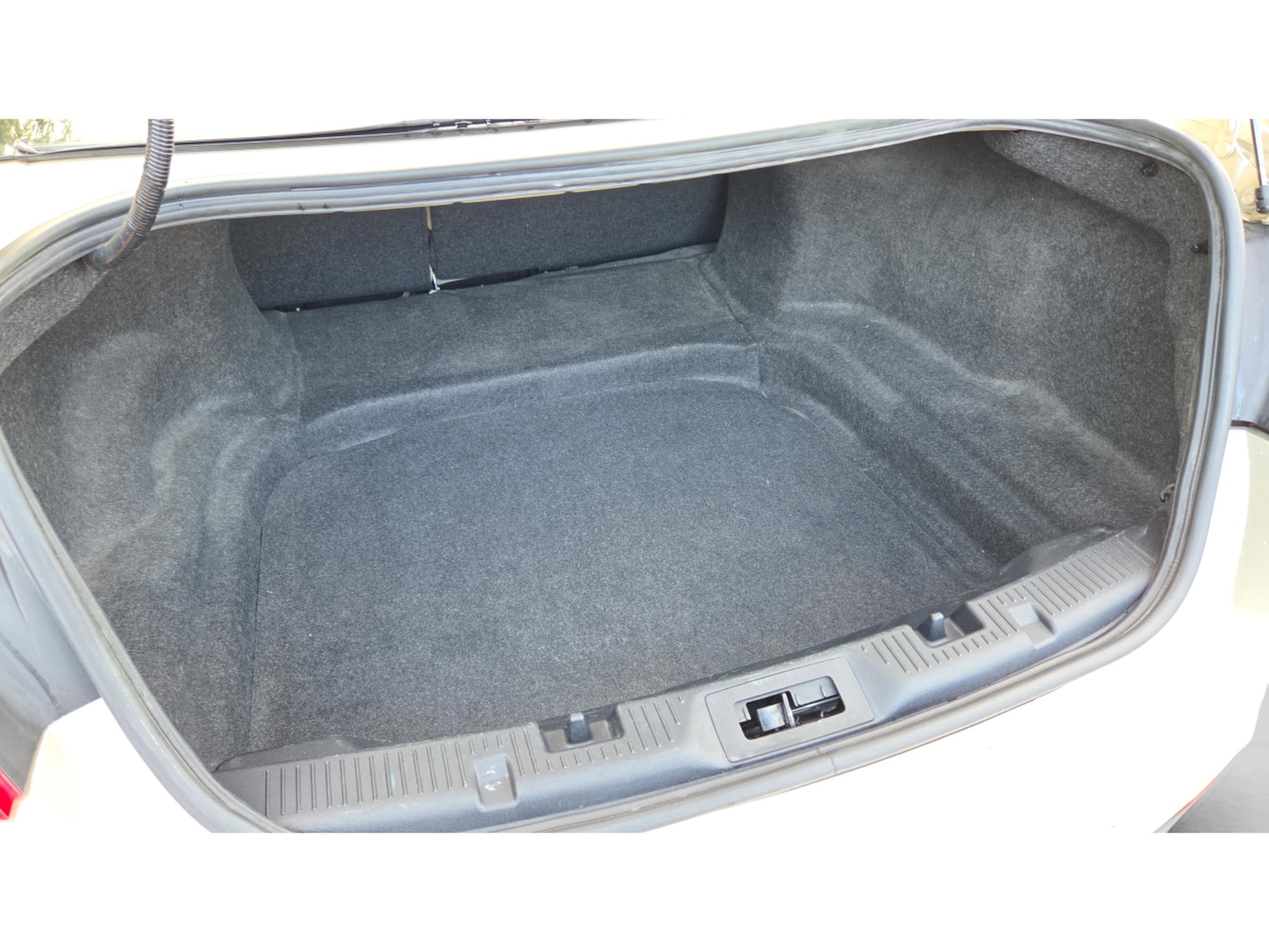 Used 2018 Ford Taurus SE image 13