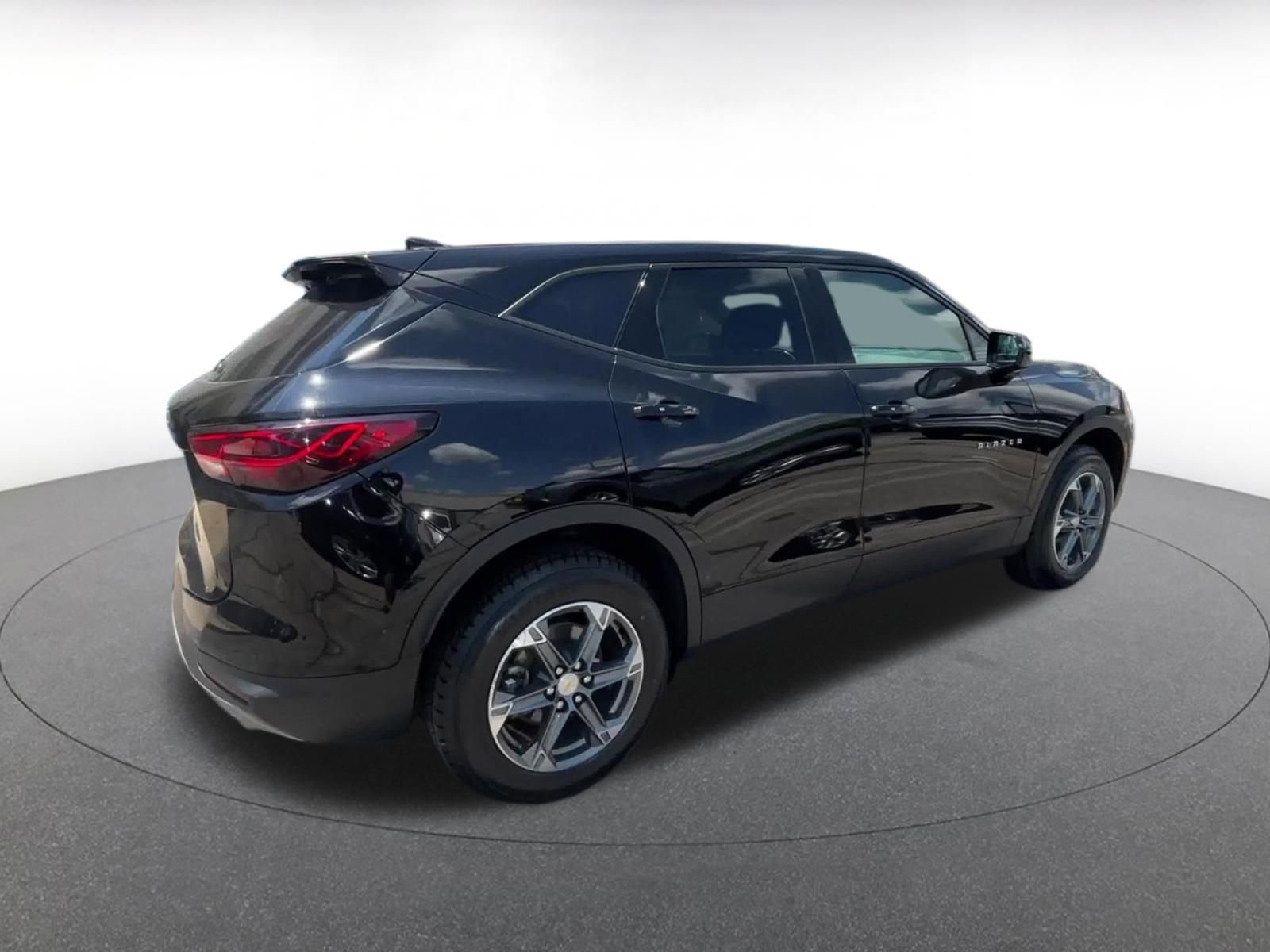 Used 2025 Chevrolet Blazer LT FWD image 13