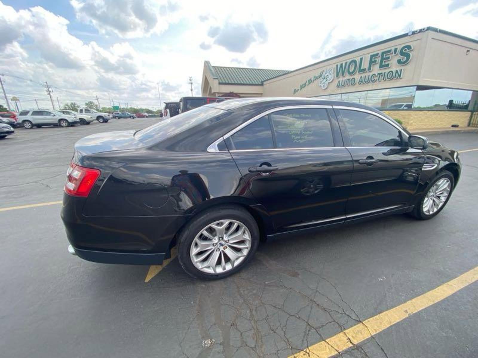Used 2018 Ford Taurus Limited FWD image 9