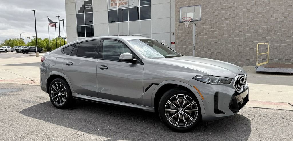 Used 2024 BMW X6 xDrive40i w/ Premium Package AWD/4WD image 2