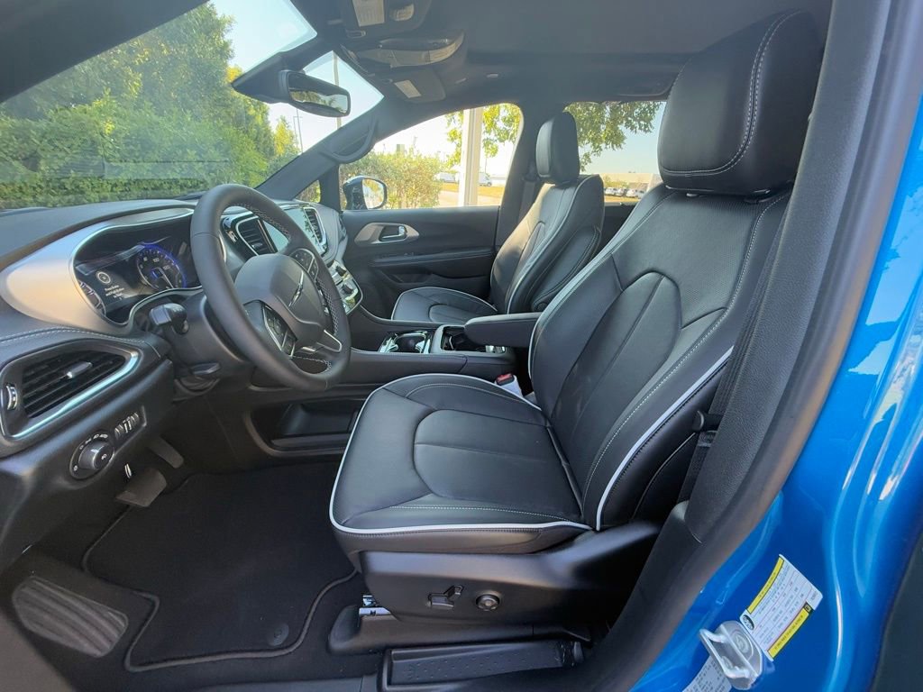 New 2026 Chrysler Pacifica Limited image 10
