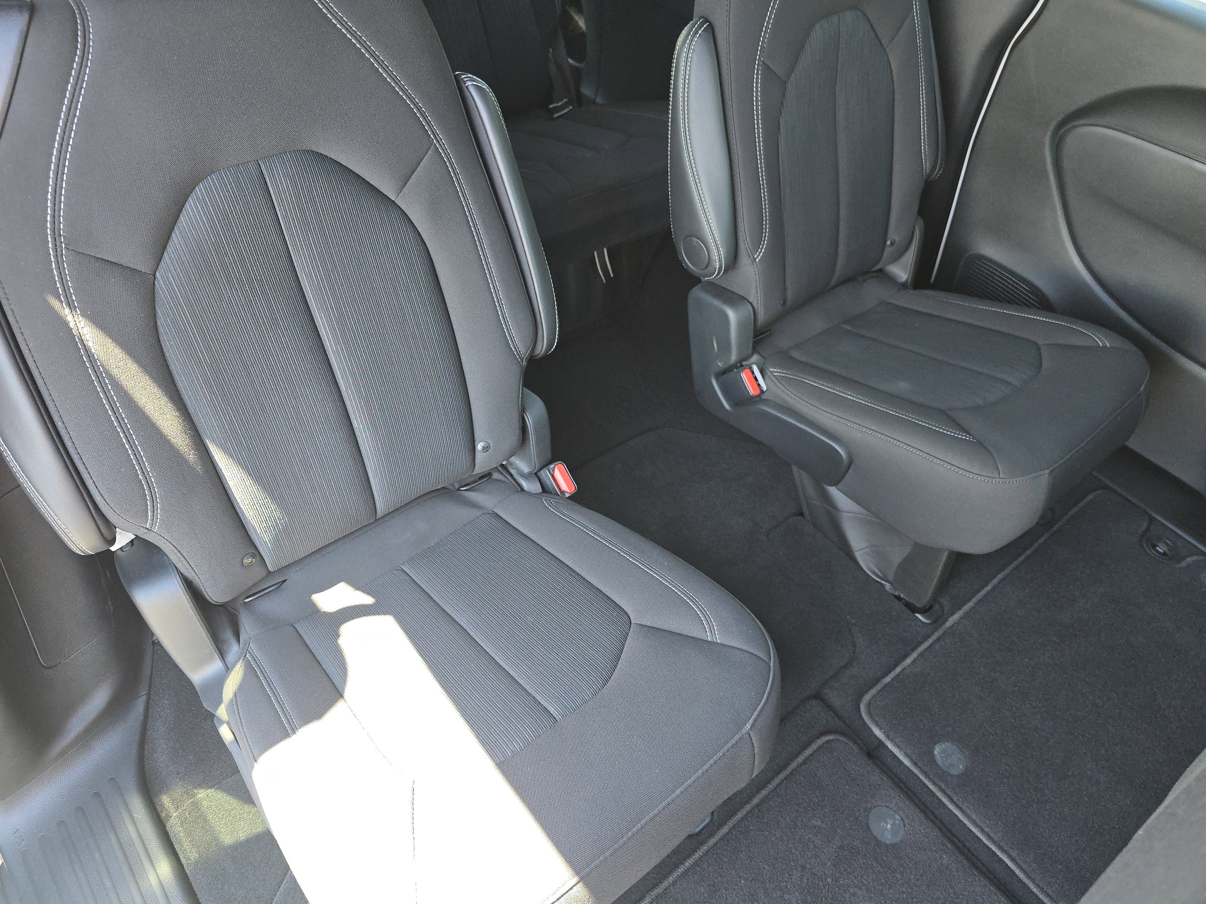 Used 2024 Chrysler Pacifica Touring FWD image 22