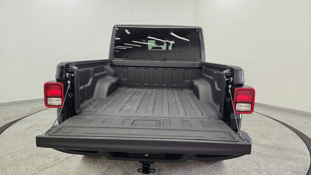 Used 2025 Jeep Gladiator Sport image 42