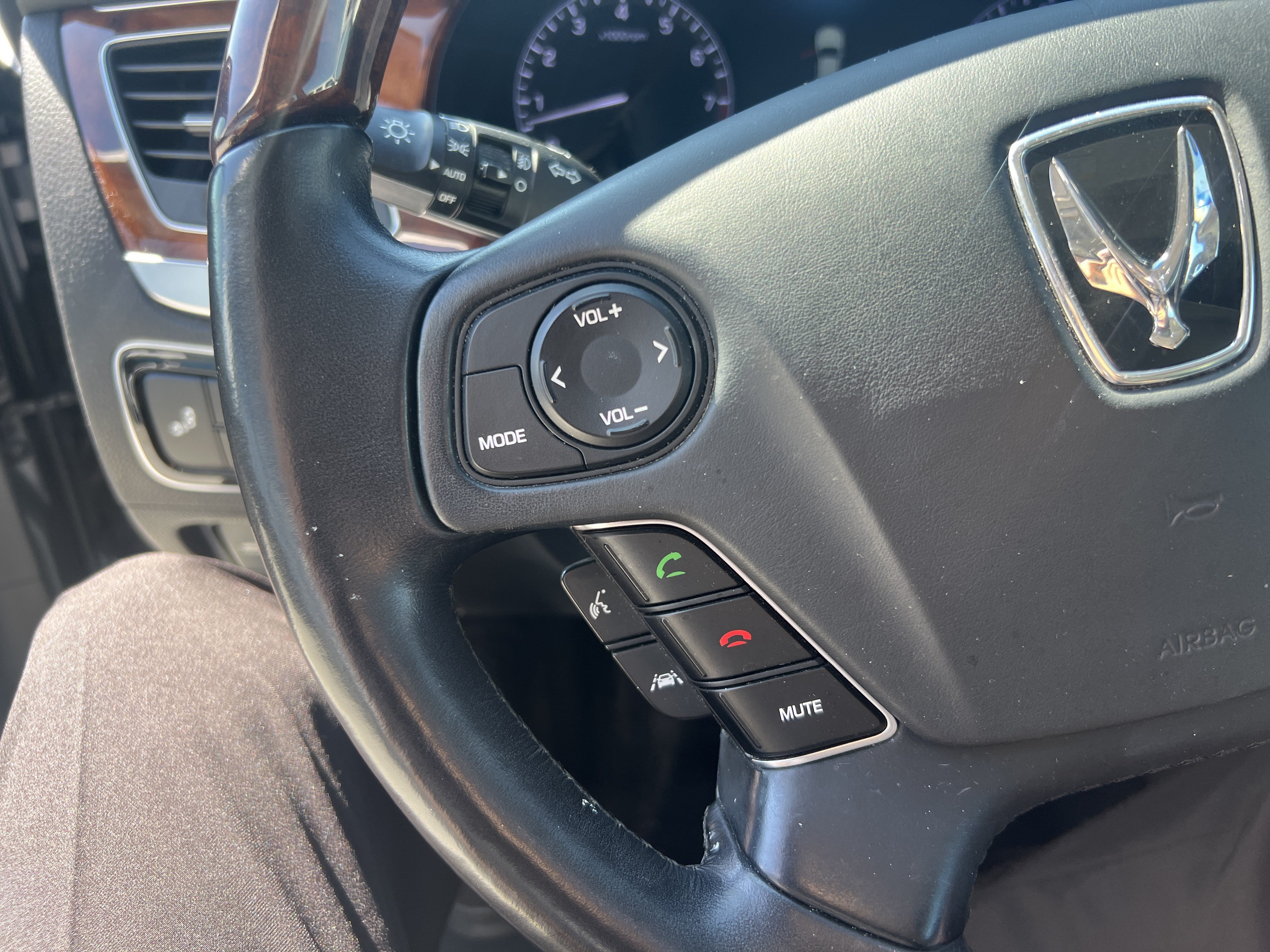 Used 2014 Hyundai Equus Signature RWD image 19