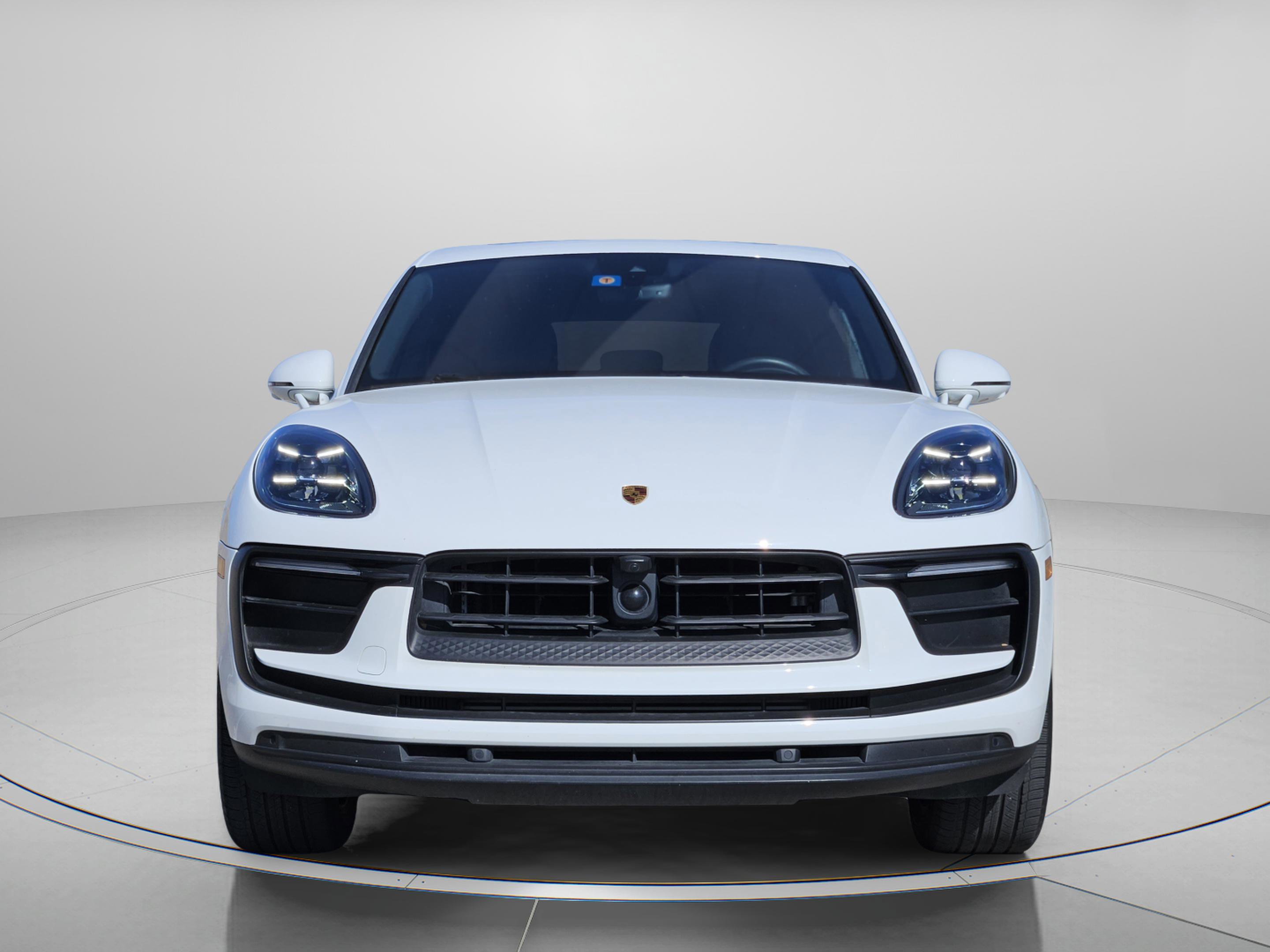 Certified 2023 Porsche Macan Turbo image 9