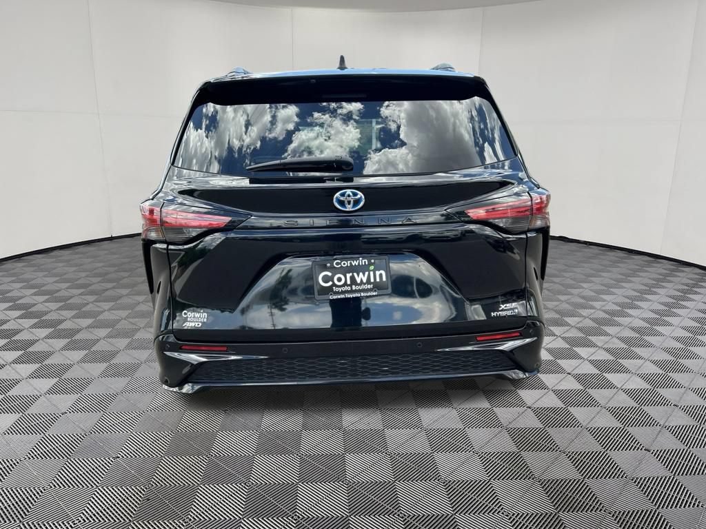 Used 2023 Toyota Sienna XSE w/ XSE Plus Package AWD/4WD image 6