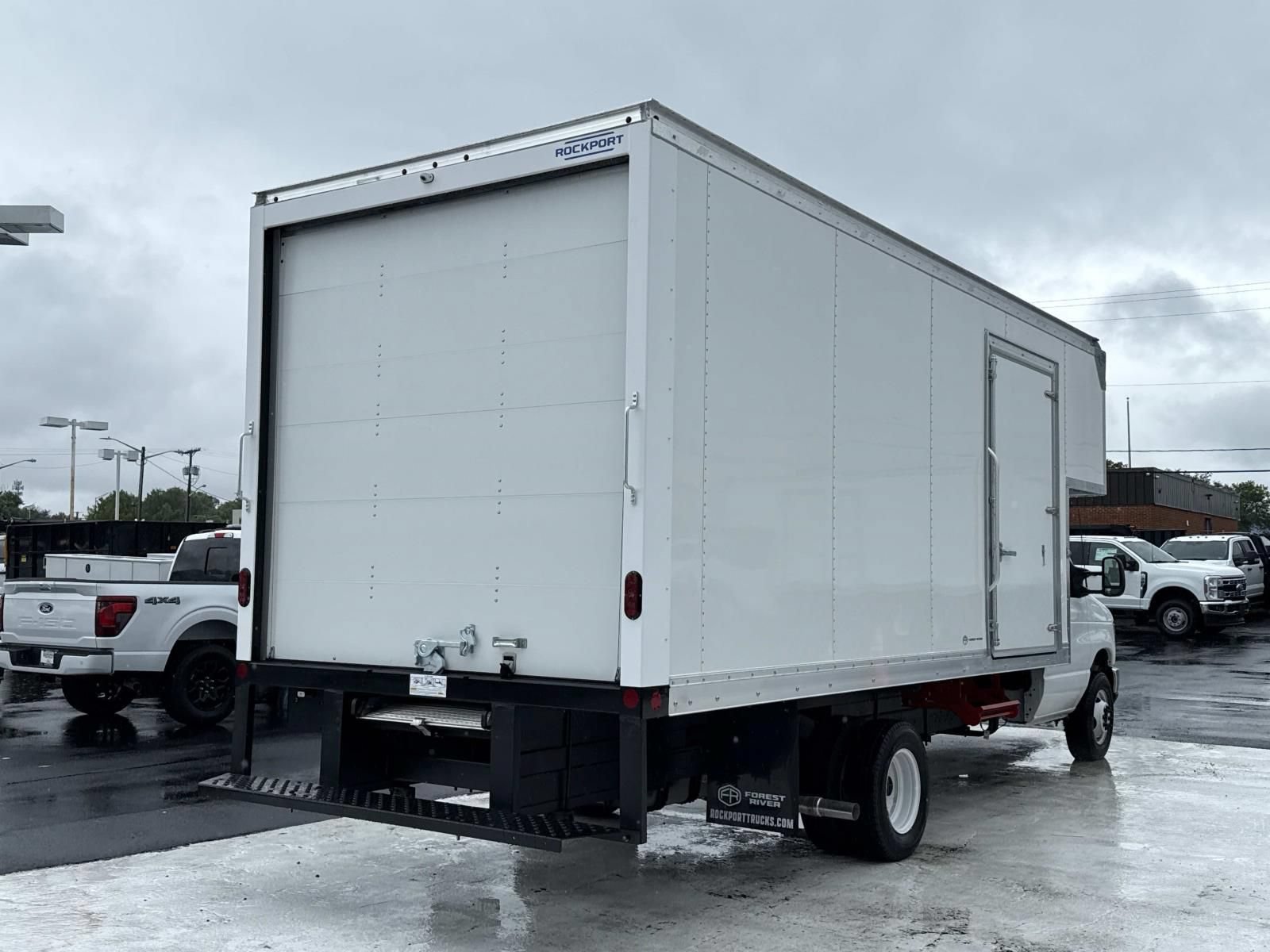 New 2027 Ford E-450 and Econoline 450 Super Duty w/ Power Equipment Group RWD image 3
