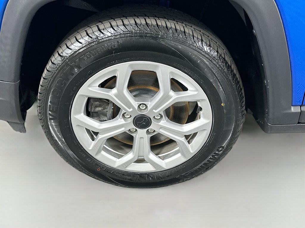 Used 2025 Jeep Compass Latitude AWD/4WD image 30