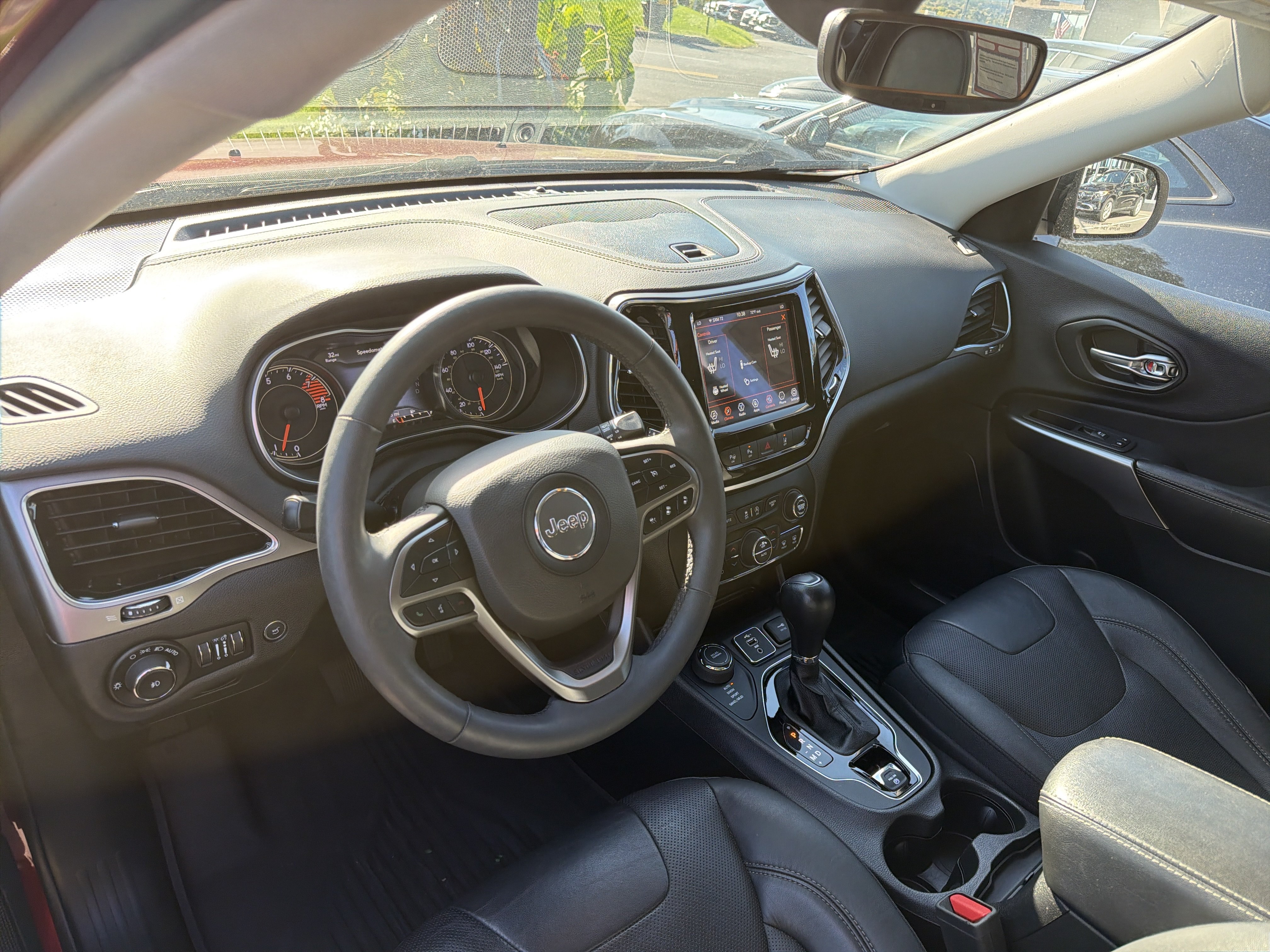 Used 2021 Jeep Cherokee Limited w/ Mopar Interior Package AWD/4WD image 9