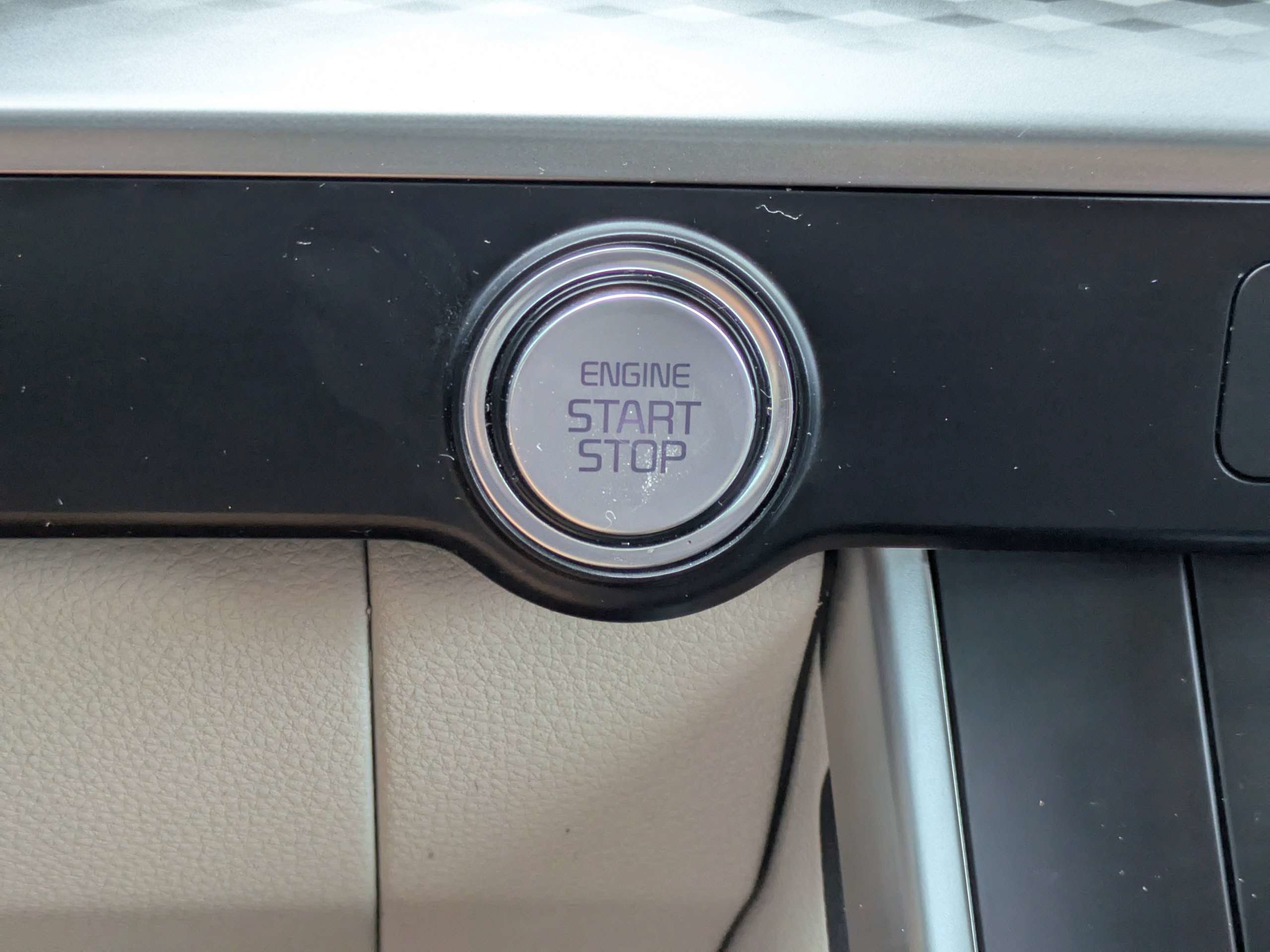 Certified 2024 Kia Carnival LX FWD image 28