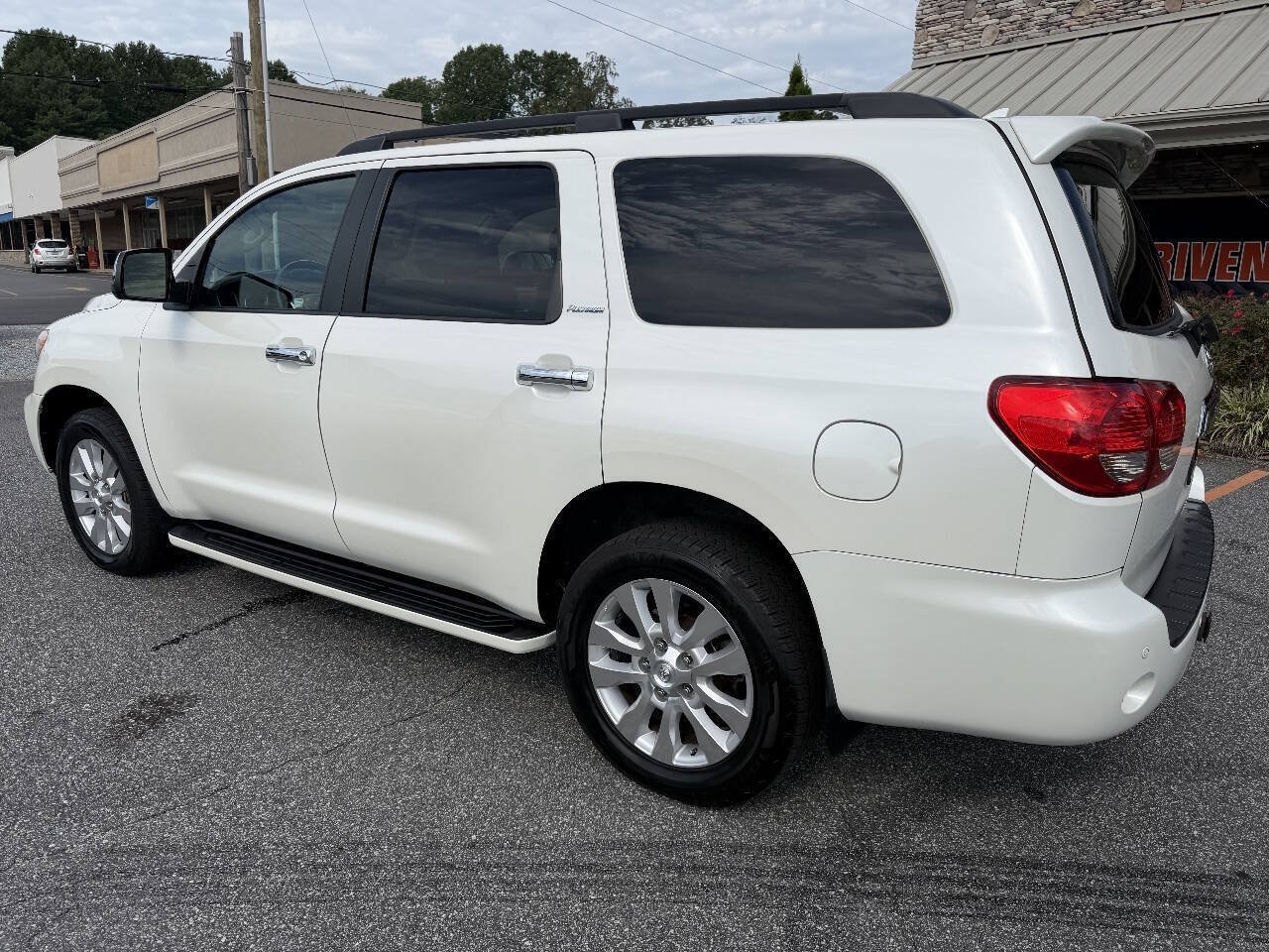 Used 2014 Toyota Sequoia Platinum AWD/4WD image 9