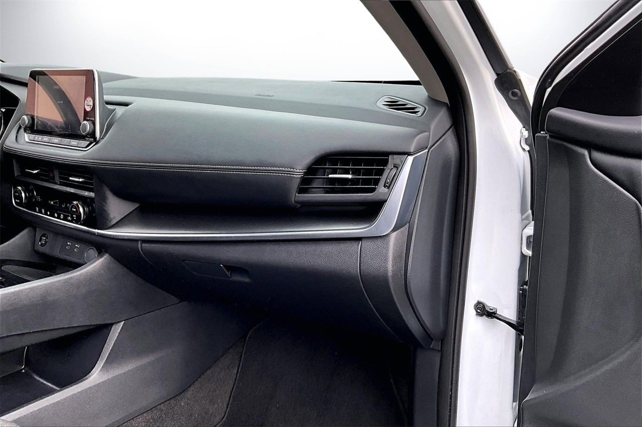 Used 2024 Nissan Rogue SV image 18