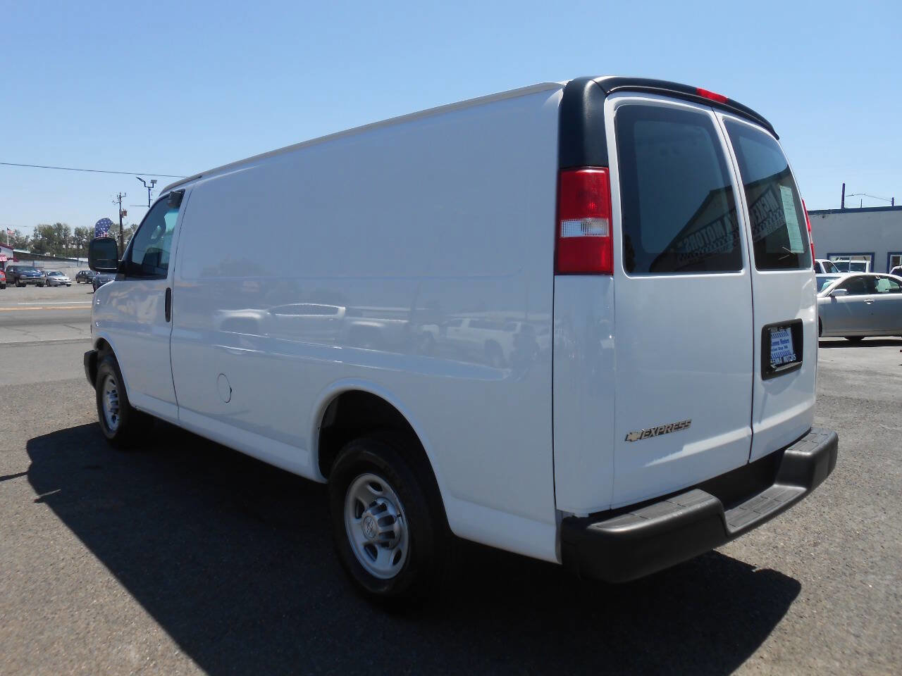 Used 2018 Chevrolet Express 2500 image 6