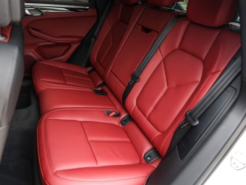 Certified 2025 Porsche Macan image 26