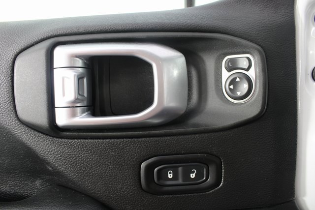 Used 2020 Jeep Wrangler Unlimited Sahara image 14