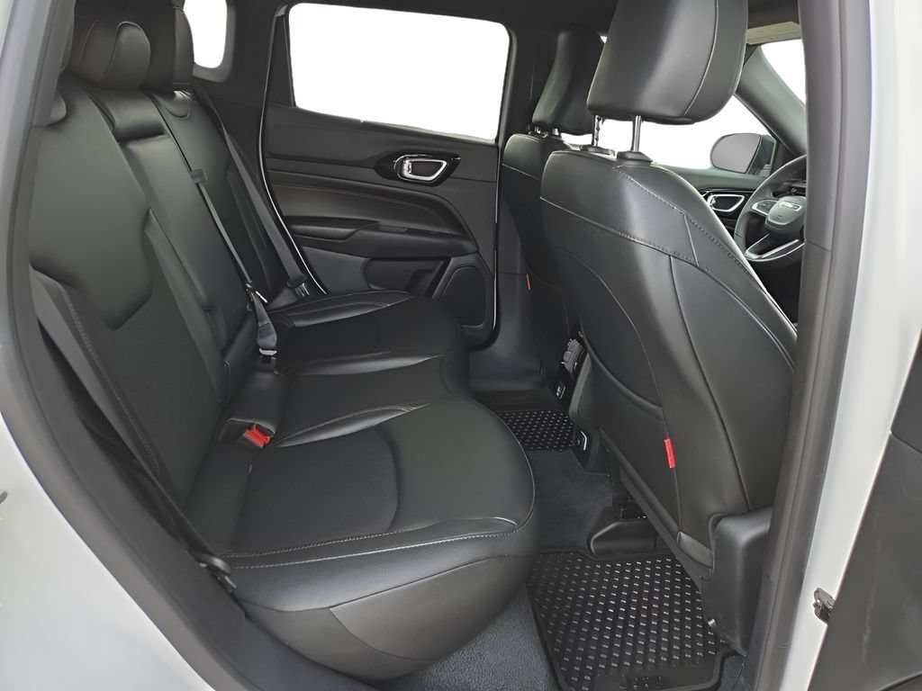 Used 2025 Jeep Compass Trailhawk AWD/4WD image 16