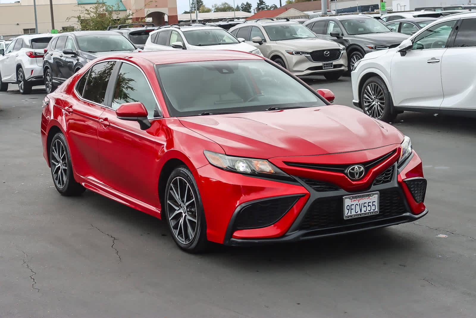 Used 2021 Toyota Camry SE image 5