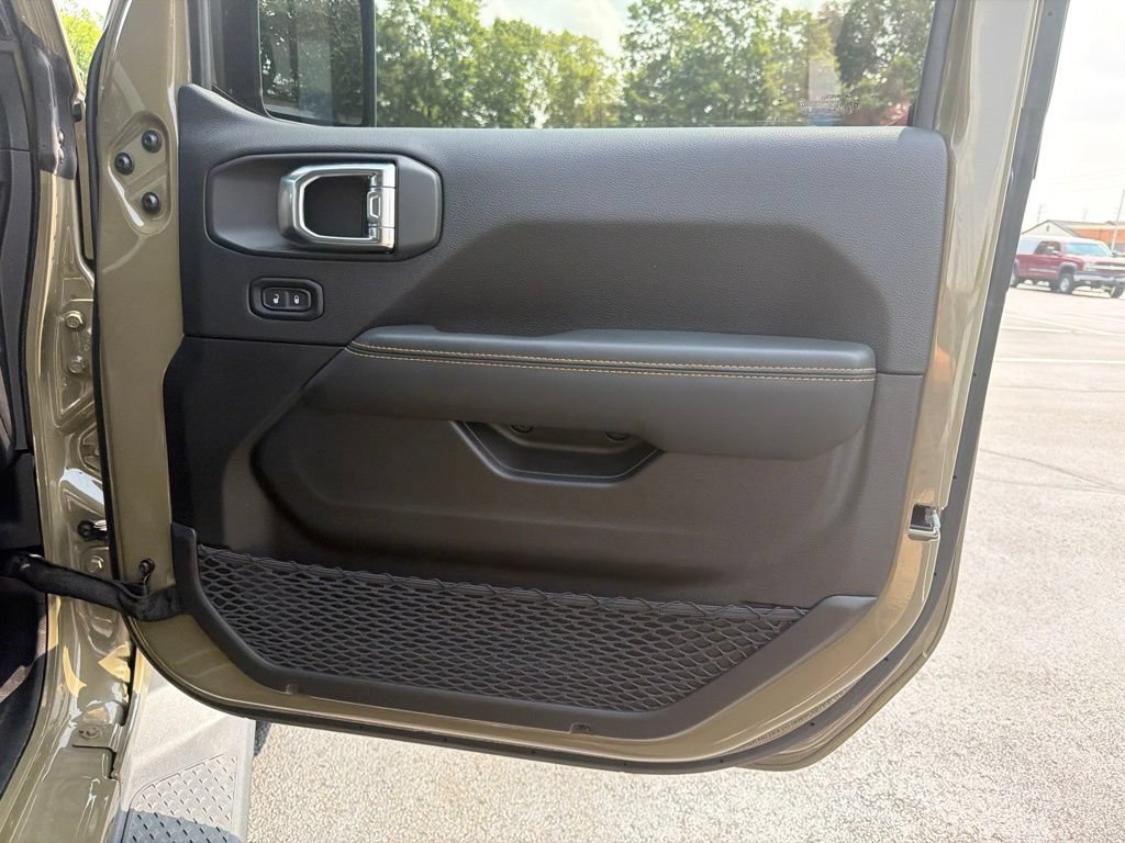 Used 2025 Jeep Gladiator Sport AWD/4WD image 24