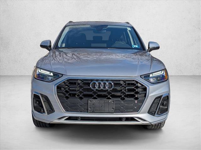 Used 2024 Audi Q5 e Premium w/ Convenience Package image 2