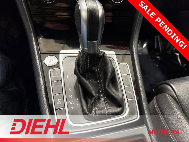 Used 2017 Volkswagen Golf R 4-Door image 33