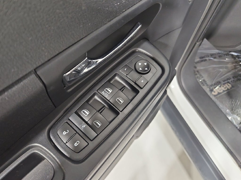 Used 2012 Jeep Liberty Sport w/ Popular Equipment Group AWD/4WD image 12