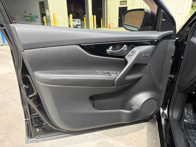 Used 2022 Nissan Rogue Sport SL w/ Premium Package FWD image 17