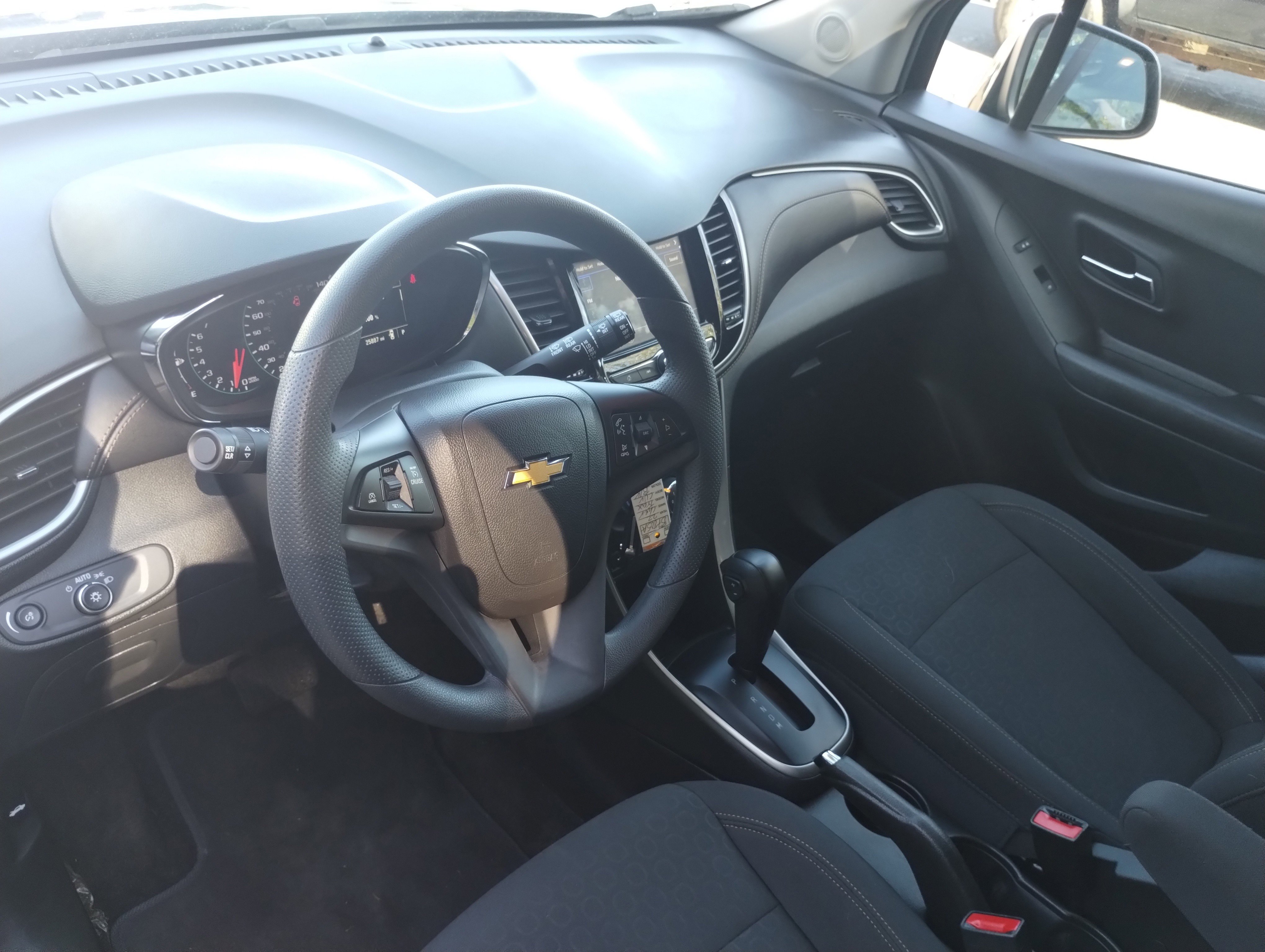 Used 2022 Chevrolet Trax LS w/ Tint and Cruise Package image 9