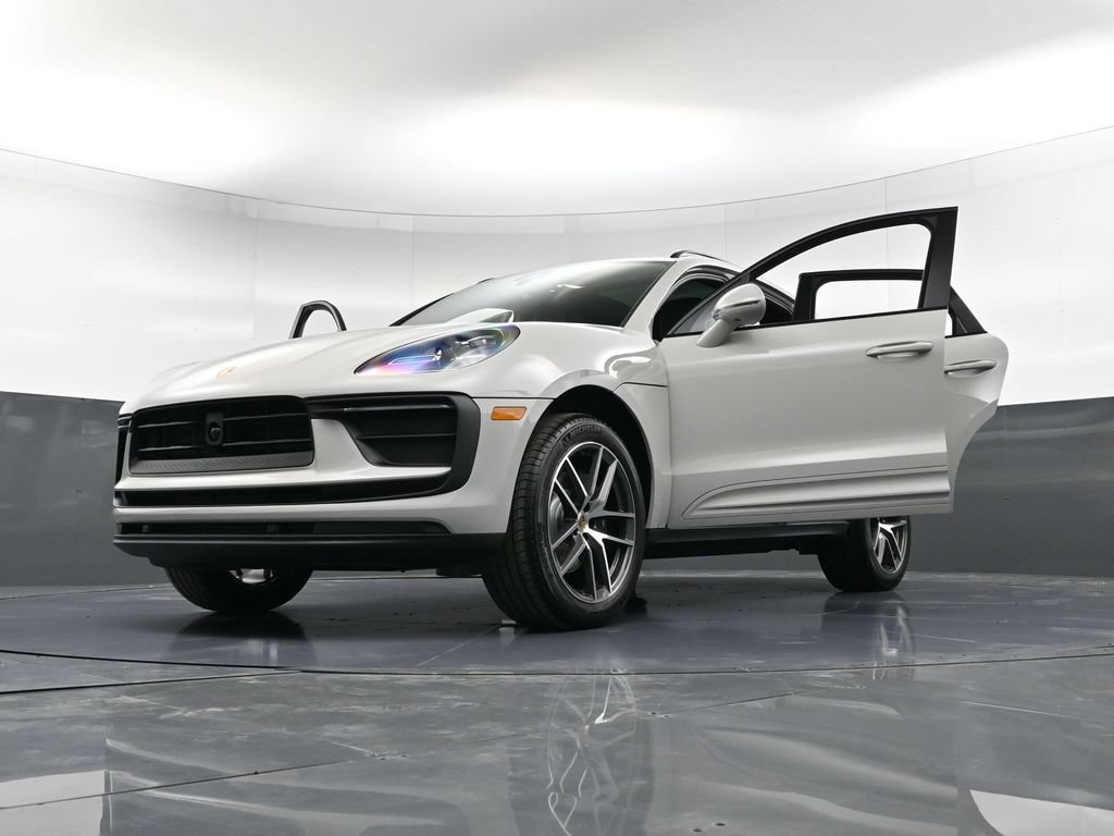Certified 2026 Porsche Macan AWD/4WD image 38
