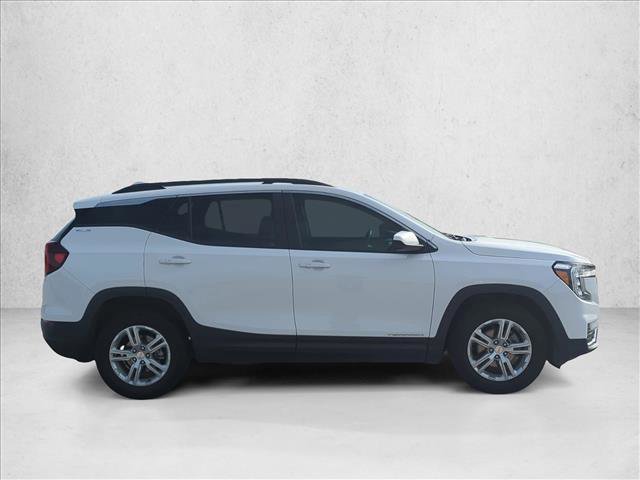 Used 2023 GMC Terrain SLE w/ Driver Convenience Package image 4