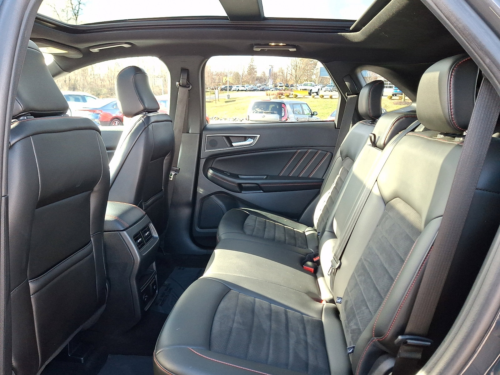 Used 2021 Ford Edge ST-Line w/ Class II Trailer Tow Package image 10