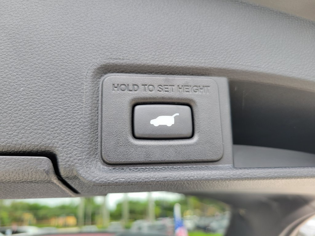 Used 2025 Acura RDX SH-AWD image 9