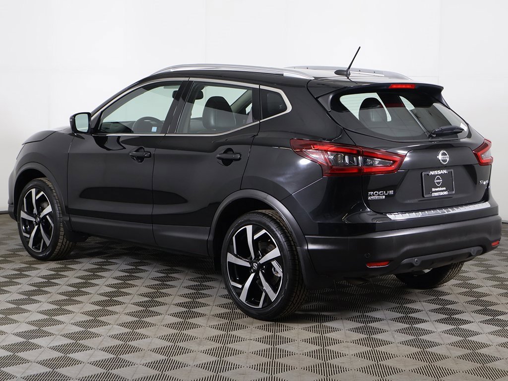 Used 2022 Nissan Rogue Sport SL w/ Premium Package image 11