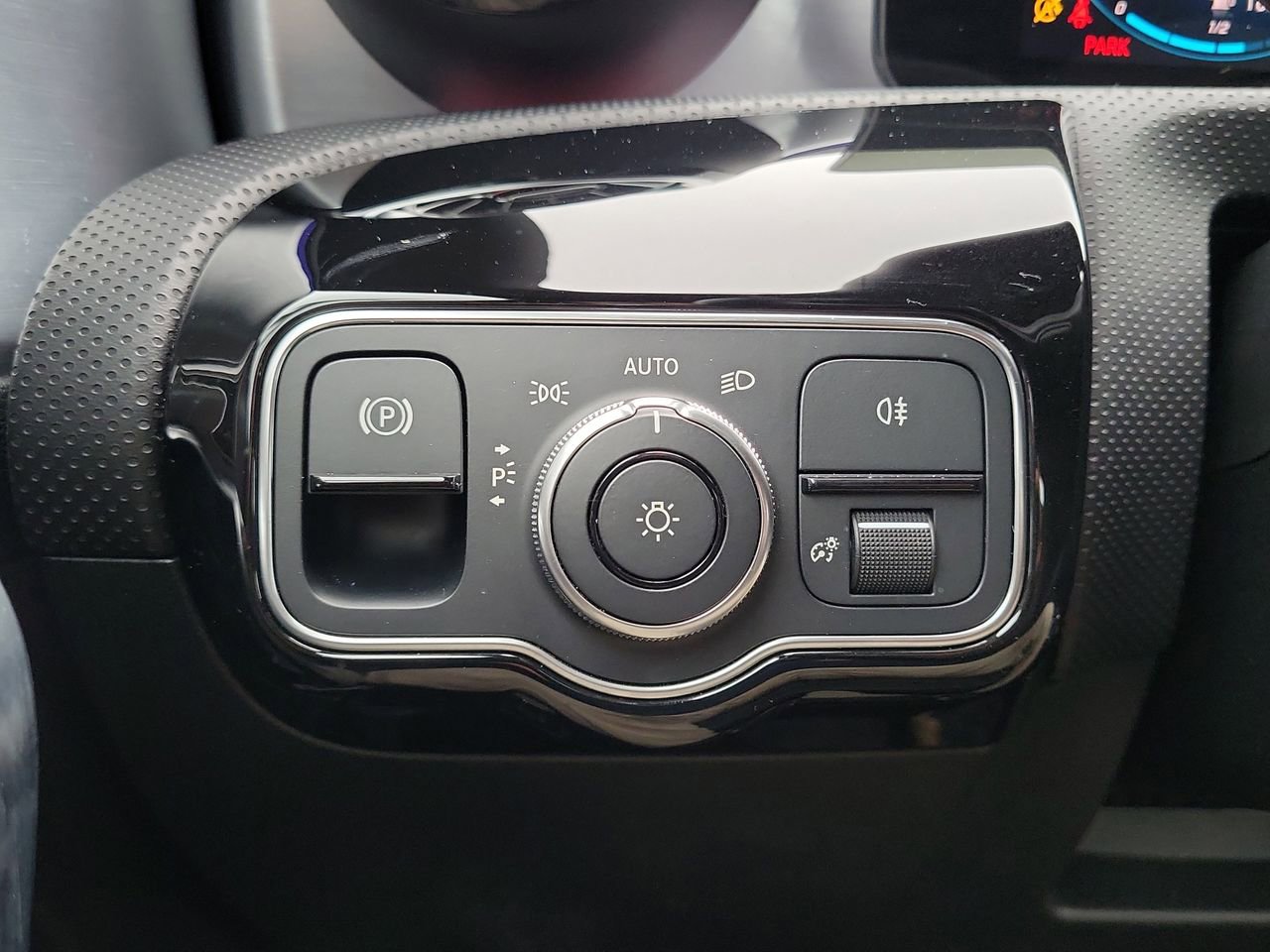 Certified 2022 Mercedes-Benz CLA 250 image 32